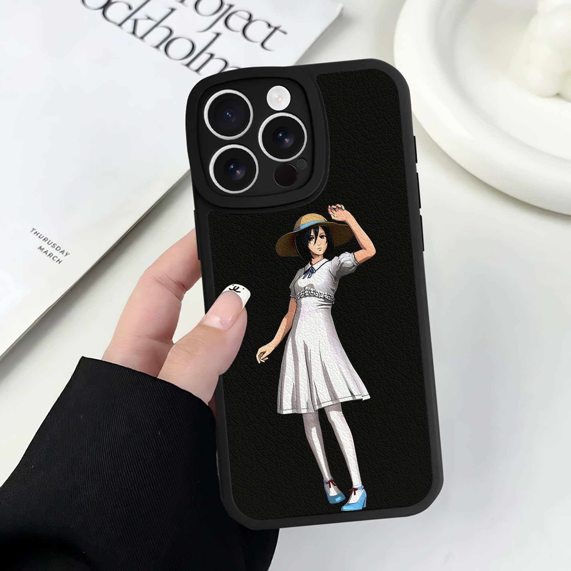 （画像用） 進撃の巨人 ミカサ·アッカーマン Attack on Titan Mikasa Ackerman 【iPhone 16シリーズ対応】シリコンスマホケース（レザー調） 材質：シリコン